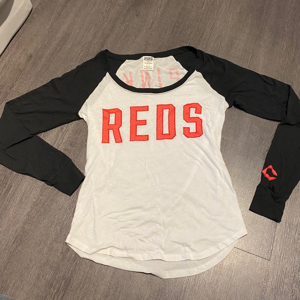 Long sleeve reds shirt